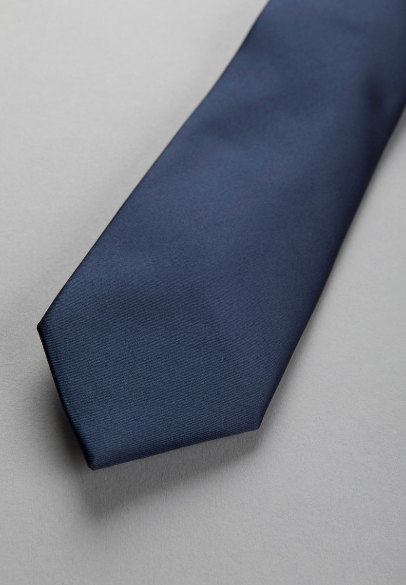 Cravatta blu medio raso